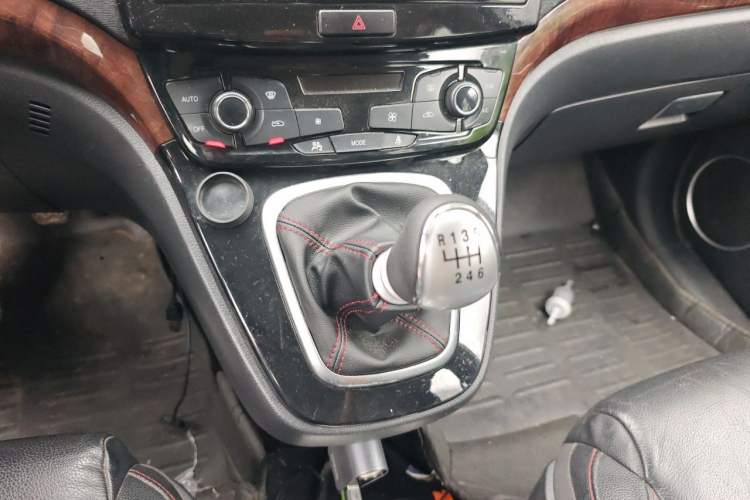 Used Haval H6 2014 Sport Edition 2.0T Diesel Manual Two-Wheel-Drive Elite Model Gear Lever