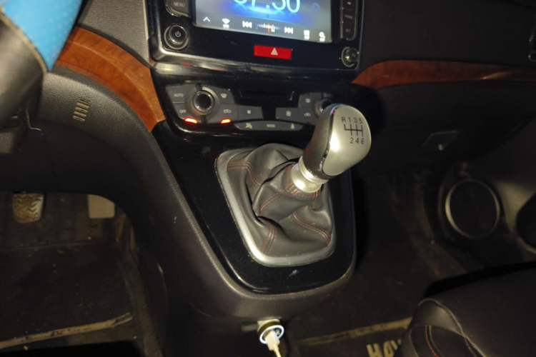 Used Haval H6 2014 Sport Version 1.5T Manual Two-Wheel Drive Elite Edition Gear Lever