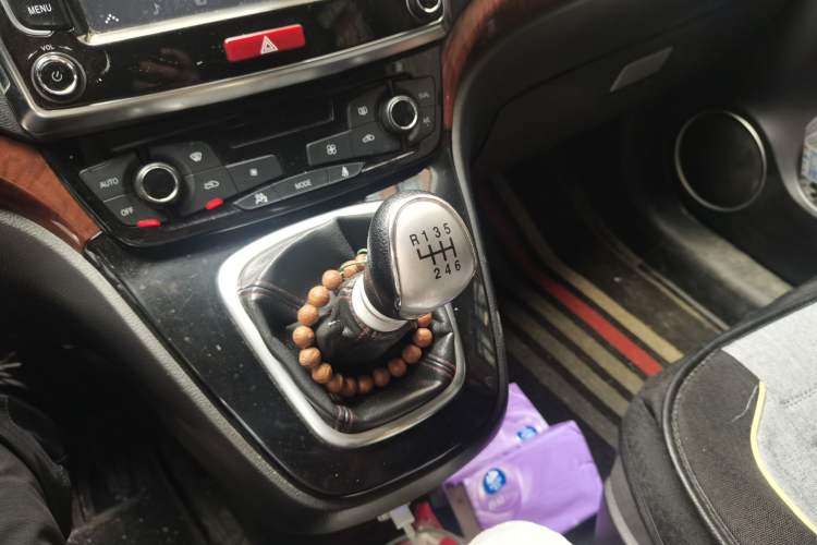 Used Haval H6 2014 Sport Version 1.5T Manual Two-Wheel Drive Elite Edition Gear Lever