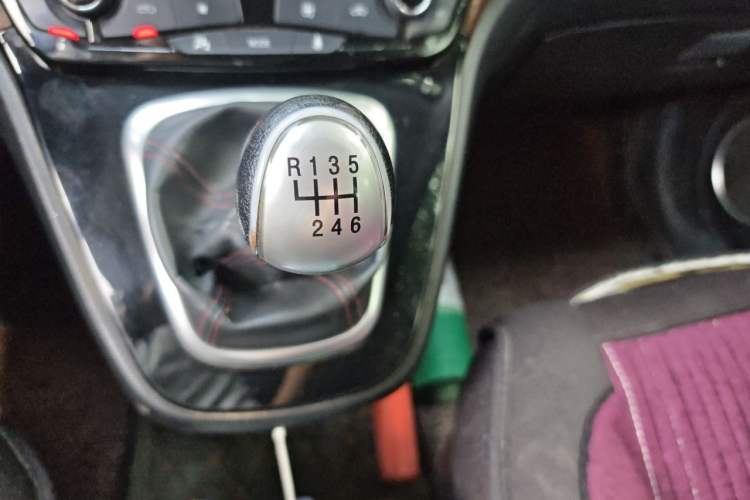 Used Haval H6 2014 Sport Version 1.5T Manual Two-Wheel Drive Elite Edition Gear Lever