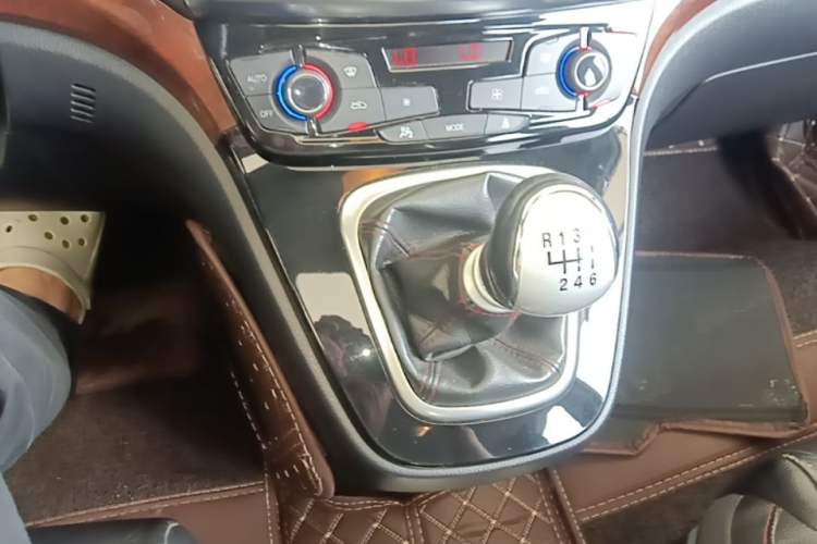 Used Haval H6 2014 Sport Version 1.5T Manual Two-Wheel Drive Elite Edition Gear Lever