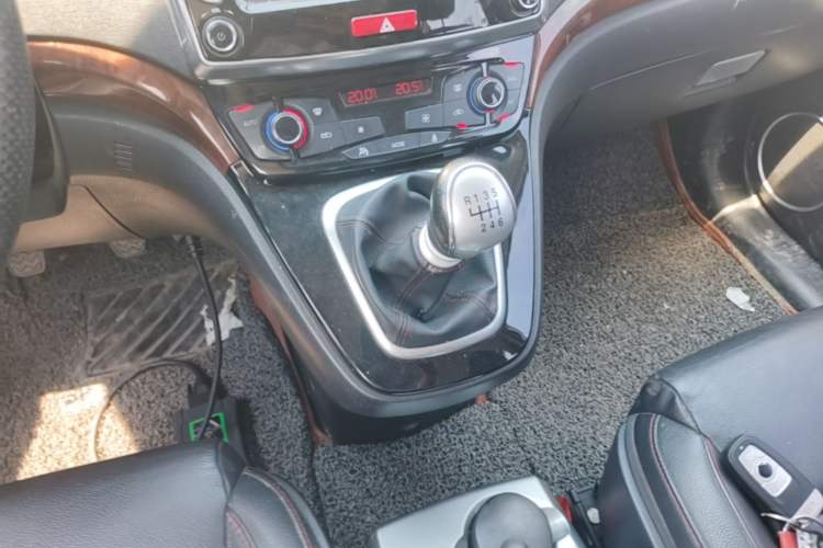 Used Haval H6 2014 Sport Edition 2.0T Diesel Manual Two-Wheel-Drive Elite Model Gear Lever