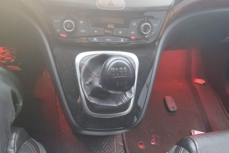 Used Haval H6 2014 Sport Version 1.5T Manual Two-Wheel Drive Elite Edition Gear Lever
