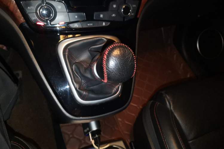 Used Haval H6 2014 Sport Version 1.5T Manual Two-Wheel Drive Elite Edition Gear Lever