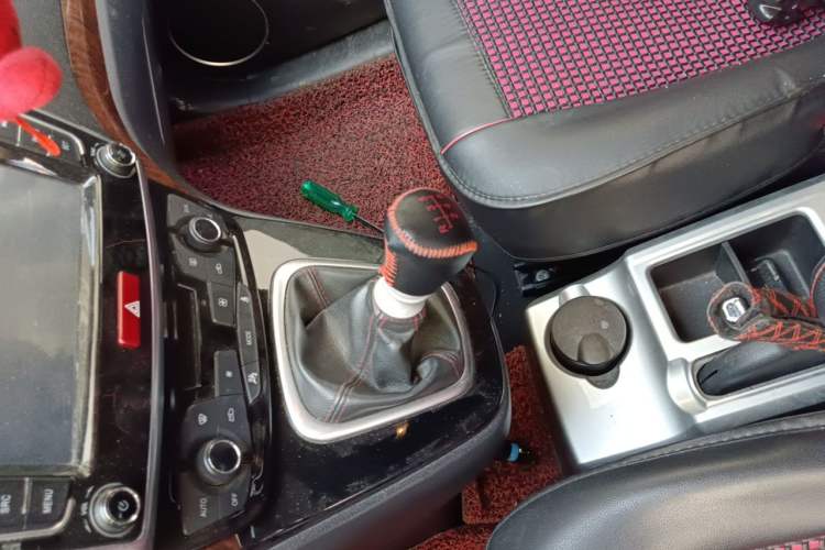 Used Haval H6 2014 Sport Version 1.5T Manual Two-Wheel Drive Elite Edition Gear Lever