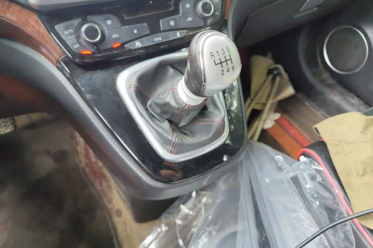 Used Haval H6 2014 Sport Version 1.5T Manual Two-Wheel Drive Elite Edition Gear Lever