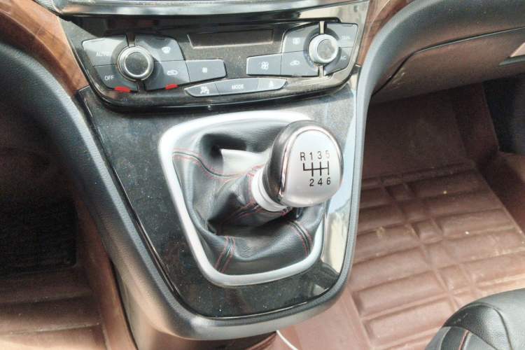 Used Haval H6 2014 Sport Version 1.5T Manual Two-Wheel Drive Elite Edition Gear Lever