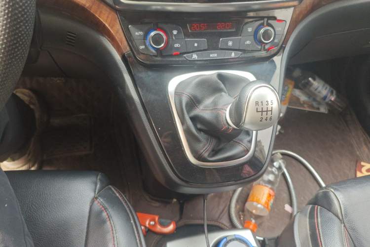 Used Haval H6 2014 Sport Version 1.5T Manual Two-Wheel Drive Elite Edition Gear Lever