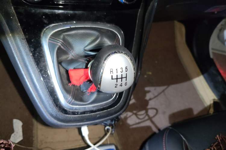 Used Haval H6 2014 Upgraded Model 1.5T Manual Two-Wheel Drive Elite Version Gear Lever