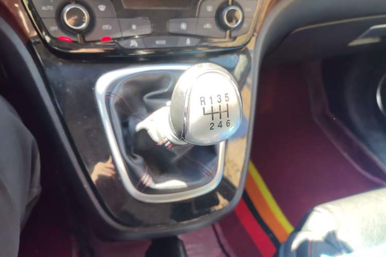 Used Haval H6 2014 Sport Version 1.5T Manual Two-Wheel Drive Elite Edition Gear Lever