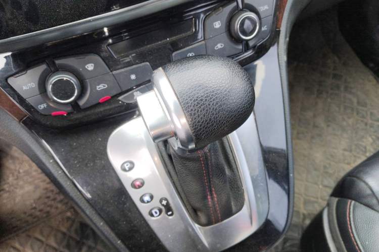 Used Haval H6 2014 Sport Edition 2.4L Automatic Elite Model Gear Lever