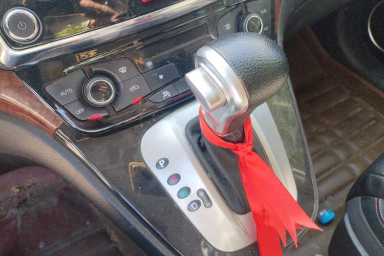 Used Haval H6 2014 Sport Edition 2.4L Automatic Elite Model Gear Lever