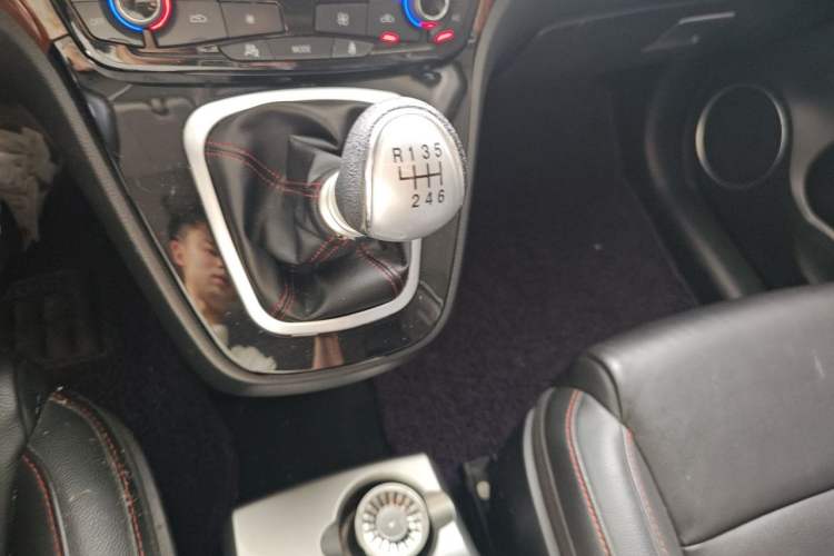 Used Haval H6 2014 Sport Version 1.5T Manual Two-Wheel Drive Elite Edition Gear Lever