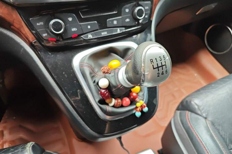 Used Haval H6 2014 Sport Version 1.5T Manual Two-Wheel Drive Elite Edition Gear Lever