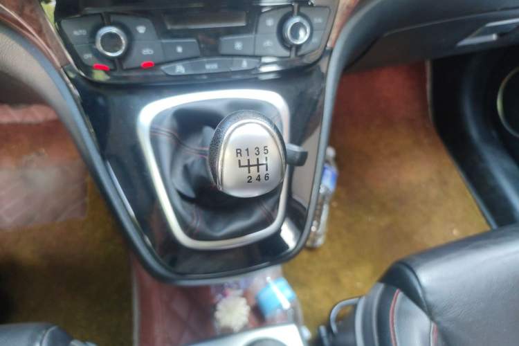Used Haval H6 2014 Sport Version 1.5T Manual Two-Wheel Drive Elite Edition Gear Lever