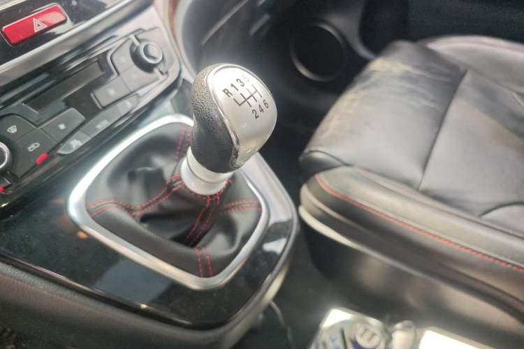 Used Haval H6 2014 Sport Version 1.5T Manual Two-Wheel Drive Elite Edition Gear Lever