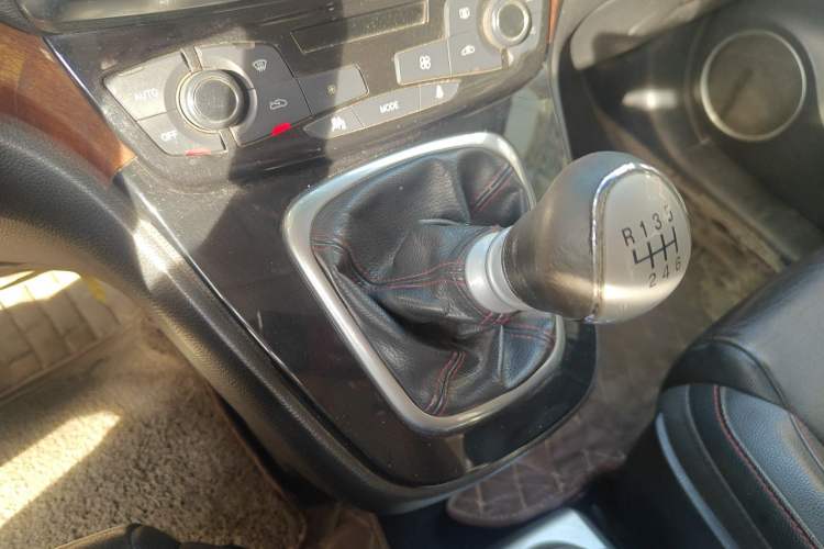 Used Haval H6 2014 Sport Version 1.5T Manual Two-Wheel Drive Elite Edition Gear Lever