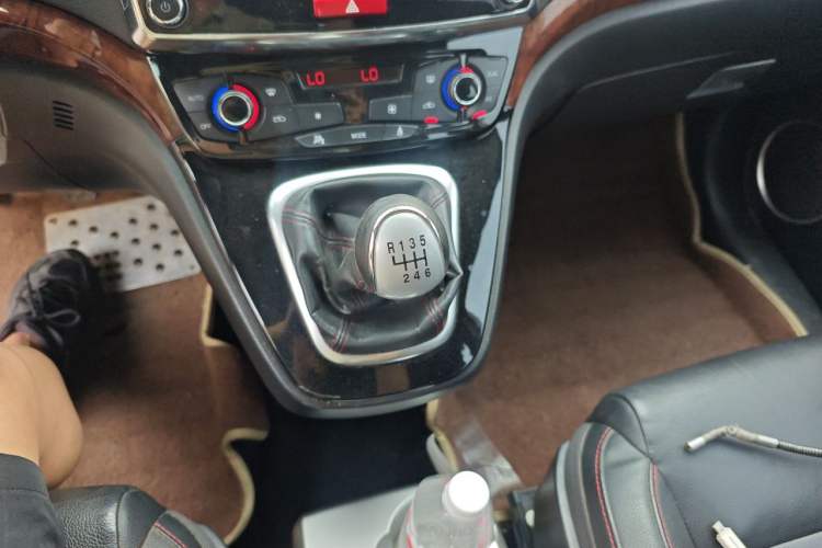 Used Haval H6 2014 Sport Version 1.5T Manual Two-Wheel Drive Elite Edition Gear Lever