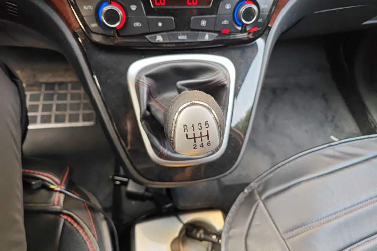 Used Haval H6 2014 Sport Version 1.5T Manual Two-Wheel Drive Elite Edition Gear Lever