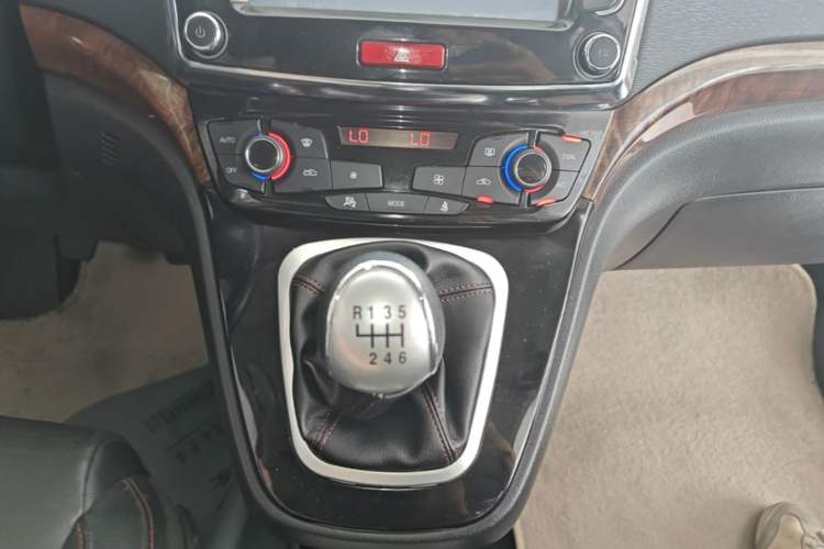 Used Haval H6 2014 Sport Version 1.5T Manual Two-Wheel Drive Elite Edition Gear Lever
