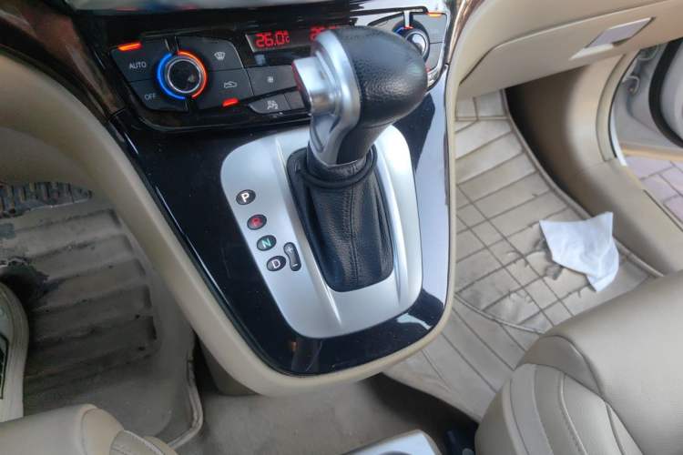 Used Haval H6 2014 Sport Edition 2.4L Automatic Elite Model Gear Lever