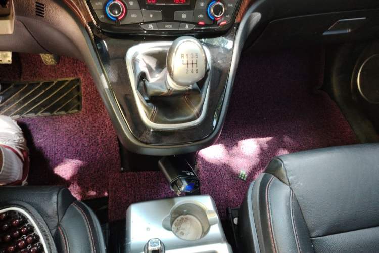 Used Haval H6 2014 Sport Version 1.5T Manual Two-Wheel Drive Elite Edition Gear Lever