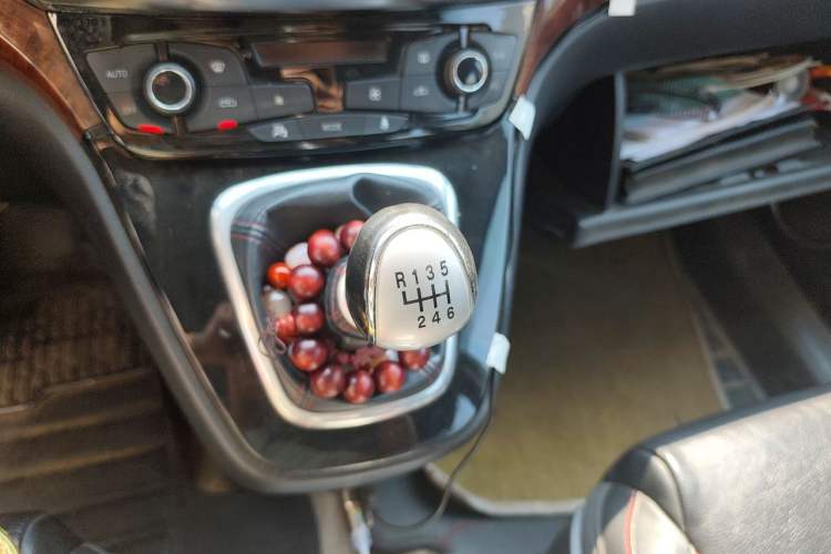 Used Haval H6 2014 Sport Version 1.5T Manual Two-Wheel Drive Elite Edition Gear Lever