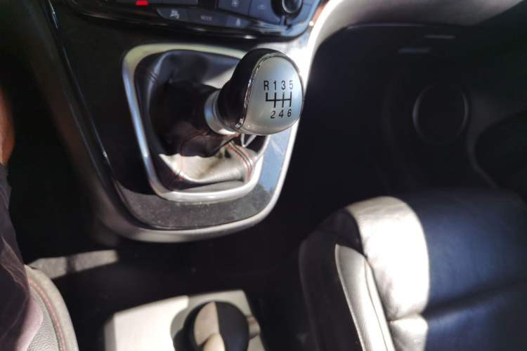 Used Haval H6 2014 Sport Version 1.5T Manual Two-Wheel Drive Elite Edition Gear Lever