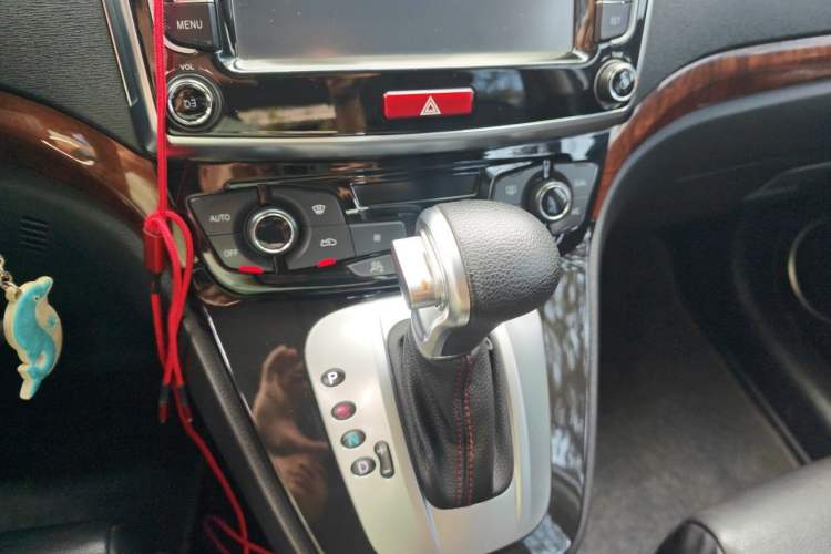 Used Haval H6 2014 Sports Edition 2.4L Automatic Prestige Model Gear Lever