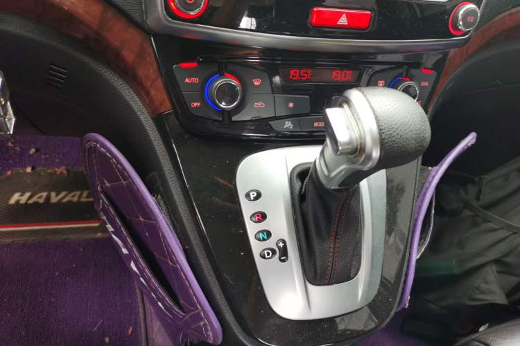 Used Haval H6 2014 Sport Edition 2.4L Automatic Elite Model Gear Lever
