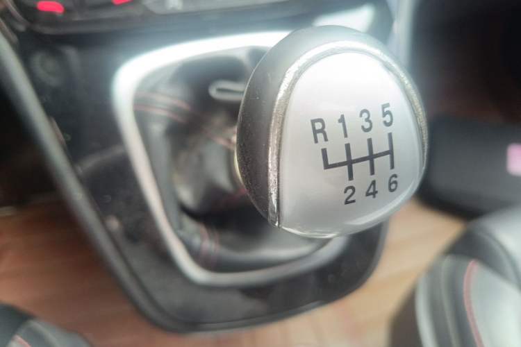 Used Haval H6 2014 Sport Version 1.5T Manual Two-Wheel Drive Elite Edition Gear Lever