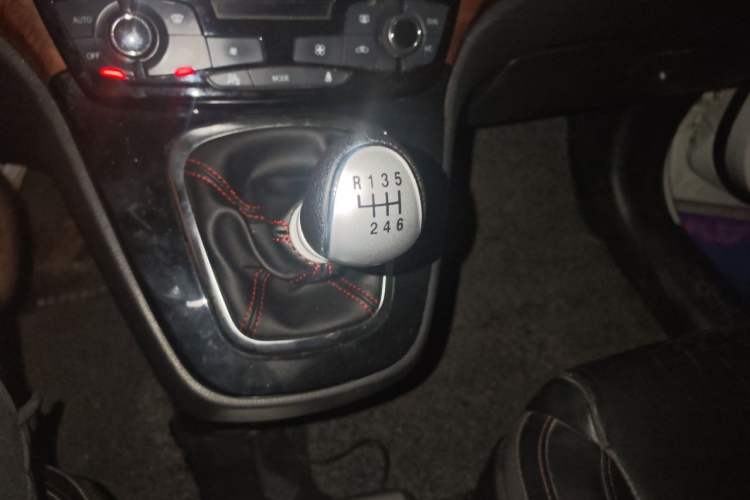 Used Haval H6 2014 Sport Version 1.5T Manual Two-Wheel Drive Elite Edition Gear Lever
