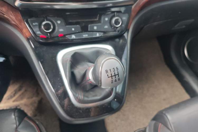 Used Haval H6 2014 Sport Version 1.5T Manual Two-Wheel Drive Elite Edition Gear Lever