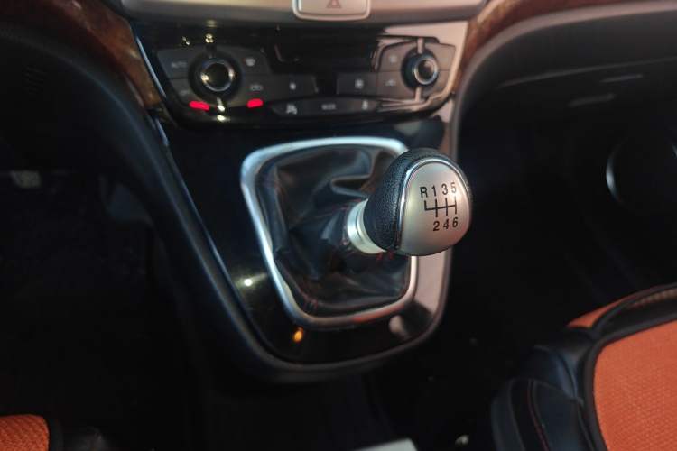 Used Haval H6 2014 Sport Version 1.5T Manual Two-Wheel Drive Elite Edition Gear Lever