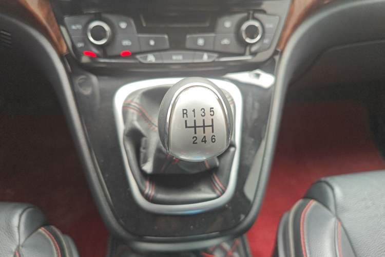 Used Haval H6 2014 Sport Version 1.5T Manual Two-Wheel Drive Elite Edition Gear Lever