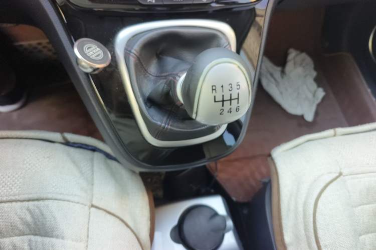 Used Haval H6 2014 Sport Version 1.5T Manual Two-Wheel Drive Elite Edition Gear Lever