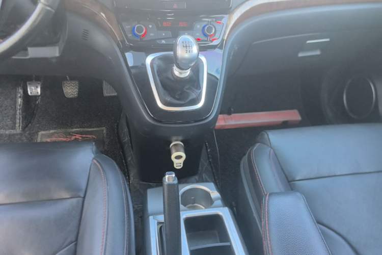 Used Haval H6 2014 Sport Version 1.5T Manual Two-Wheel Drive Elite Edition Gear Lever