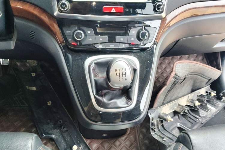 Used Haval H6 2014 Sport Version 1.5T Manual Two-Wheel Drive Elite Edition Gear Lever