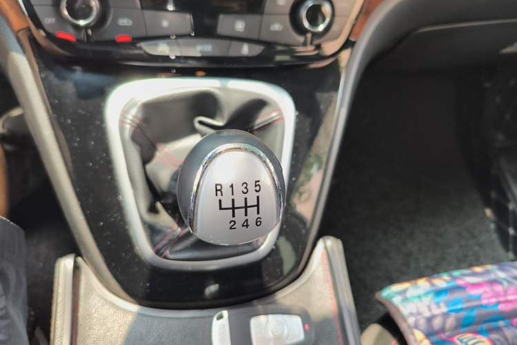 Used Haval H6 2014 Sport Version 1.5T Manual Two-Wheel Drive Elite Edition Gear Lever