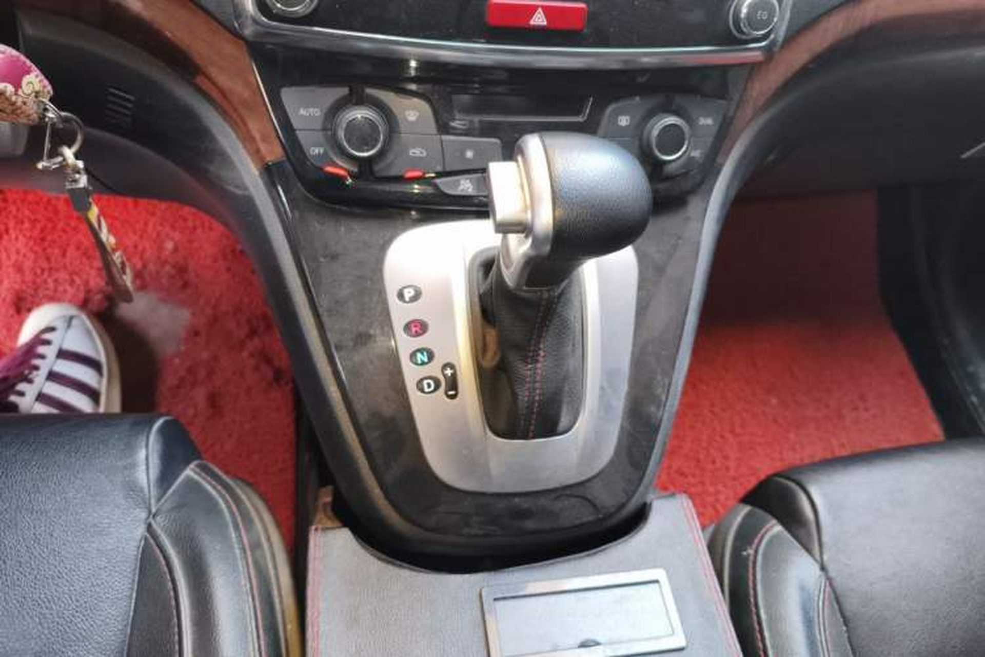 Used Haval H6 2014 Sport Edition 2.4L Automatic Elite Model Gear Lever