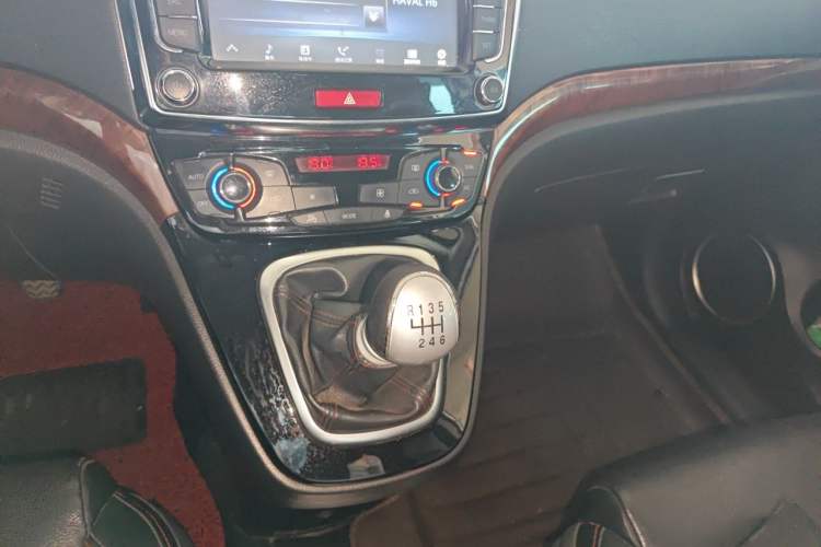Used Haval H6 2014 Sport Version 1.5T Manual Two-Wheel Drive Elite Edition Gear Lever