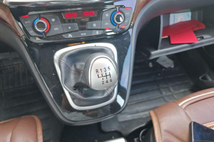 Used Haval H6 2014 Sport Version 1.5T Manual Two-Wheel Drive Elite Edition Gear Lever