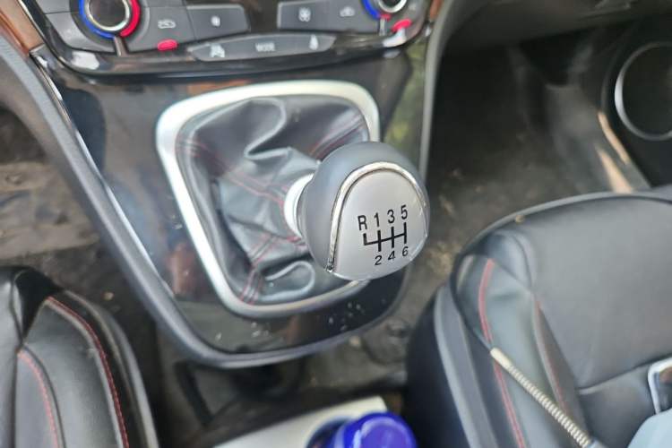 Used Haval H6 2014 Sport Version 1.5T Manual Two-Wheel Drive Elite Edition Gear Lever