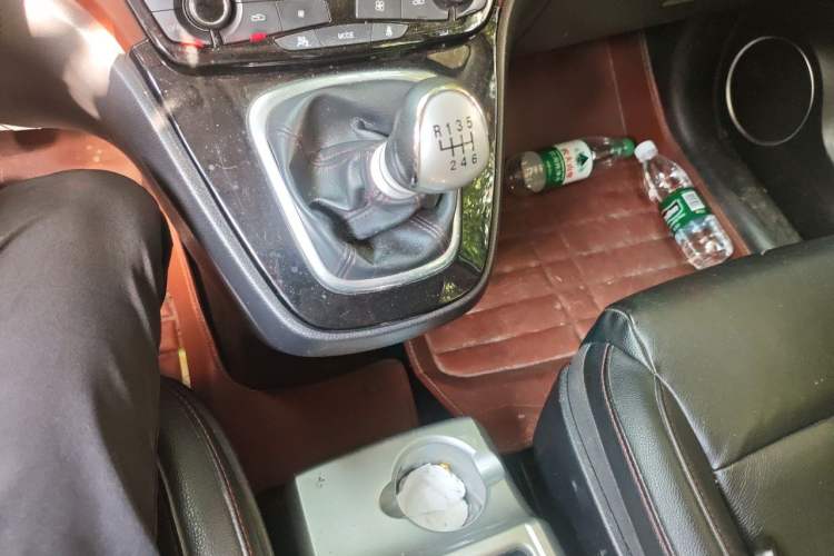 Used Haval H6 2014 Sport Version 1.5T Manual Two-Wheel Drive Elite Edition Gear Lever