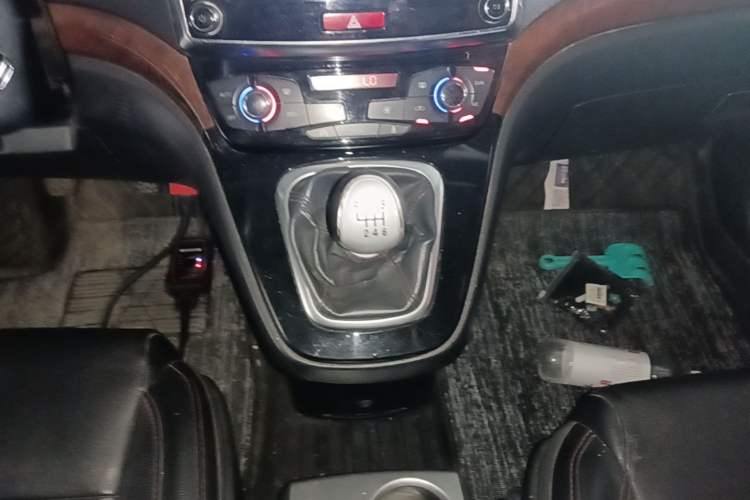 Used Haval H6 2014 Sport Version 1.5T Manual Two-Wheel Drive Elite Edition Gear Lever