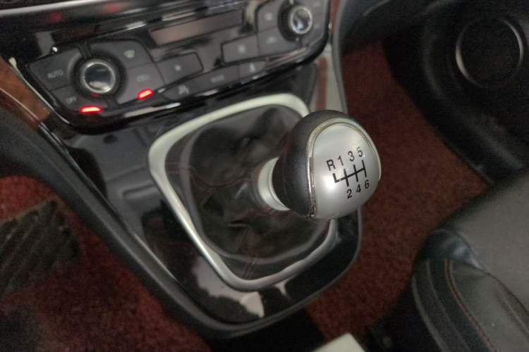 Used Haval H6 2014 Sport Version 1.5T Manual Two-Wheel Drive Elite Edition Gear Lever