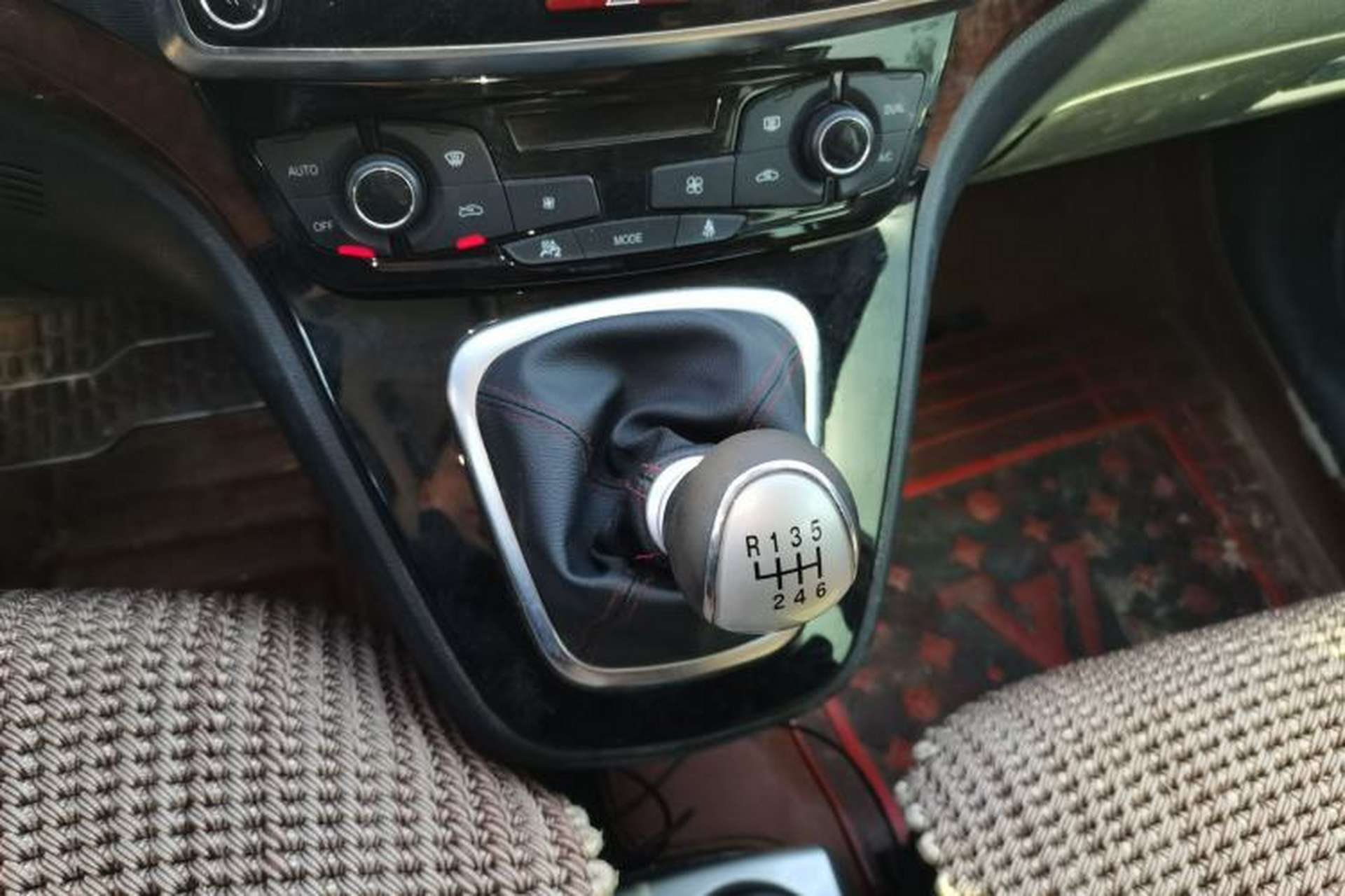 Used Haval H6 2014 Sport Version 1.5T Manual Two-Wheel Drive Elite Edition Gear Lever
