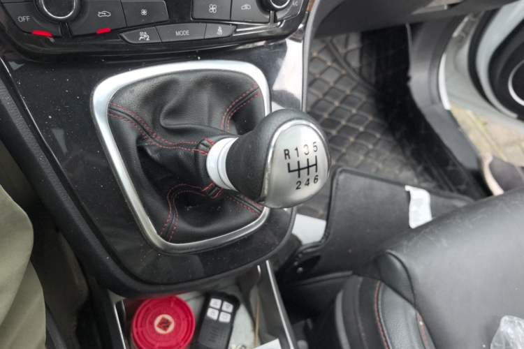 Used Haval H6 2014 Sport Version 1.5T Manual Two-Wheel Drive Elite Edition Gear Lever