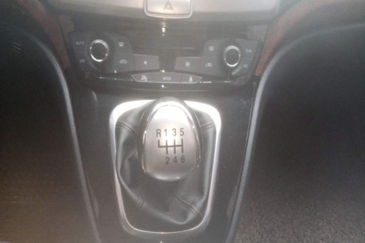 Used Haval H6 2014 Sport Version 1.5T Manual Two-Wheel Drive Elite Edition Gear Lever