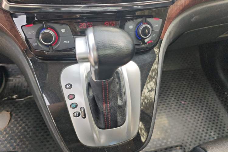 Used Haval H6 2014 Sport Edition 2.4L Automatic Elite Model Gear Lever